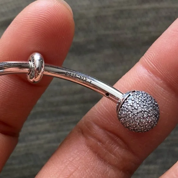NWT Pandora Charm Carrier Moments SilverPave Bangle Bracelet w/ 2 Stoppers Sz 1